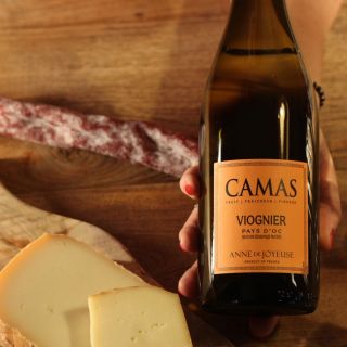 🍇 Camas Viognier – víno, které si říká o dobré jídlo a skvělou společnost. Aromatické, svěží a plné ovocných tónů –...